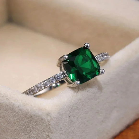 18k White Gold Diamond Emerald Cushion Cut Ring - Picture 2 of 4